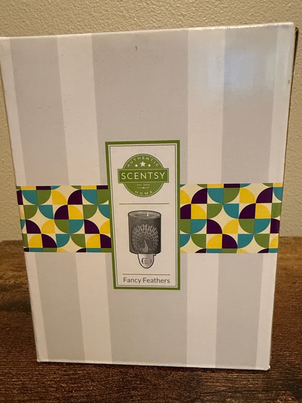 Scentsy Fancy Feathers Wall Plug-In Warmer -teal color